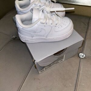 Nike White Sneakers Classic Leather Design